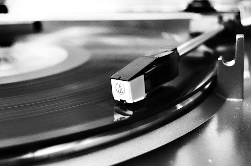 Navigation to Story: How Do Vinyl Records Work?